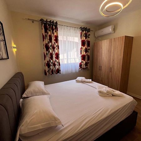 Charming Comfort Apartment Tirana Bagian luar foto