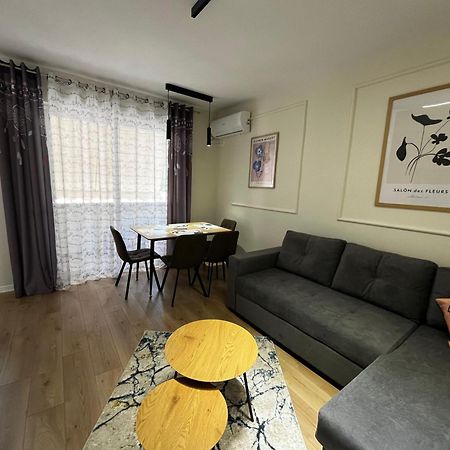Charming Comfort Apartment Tirana Bagian luar foto