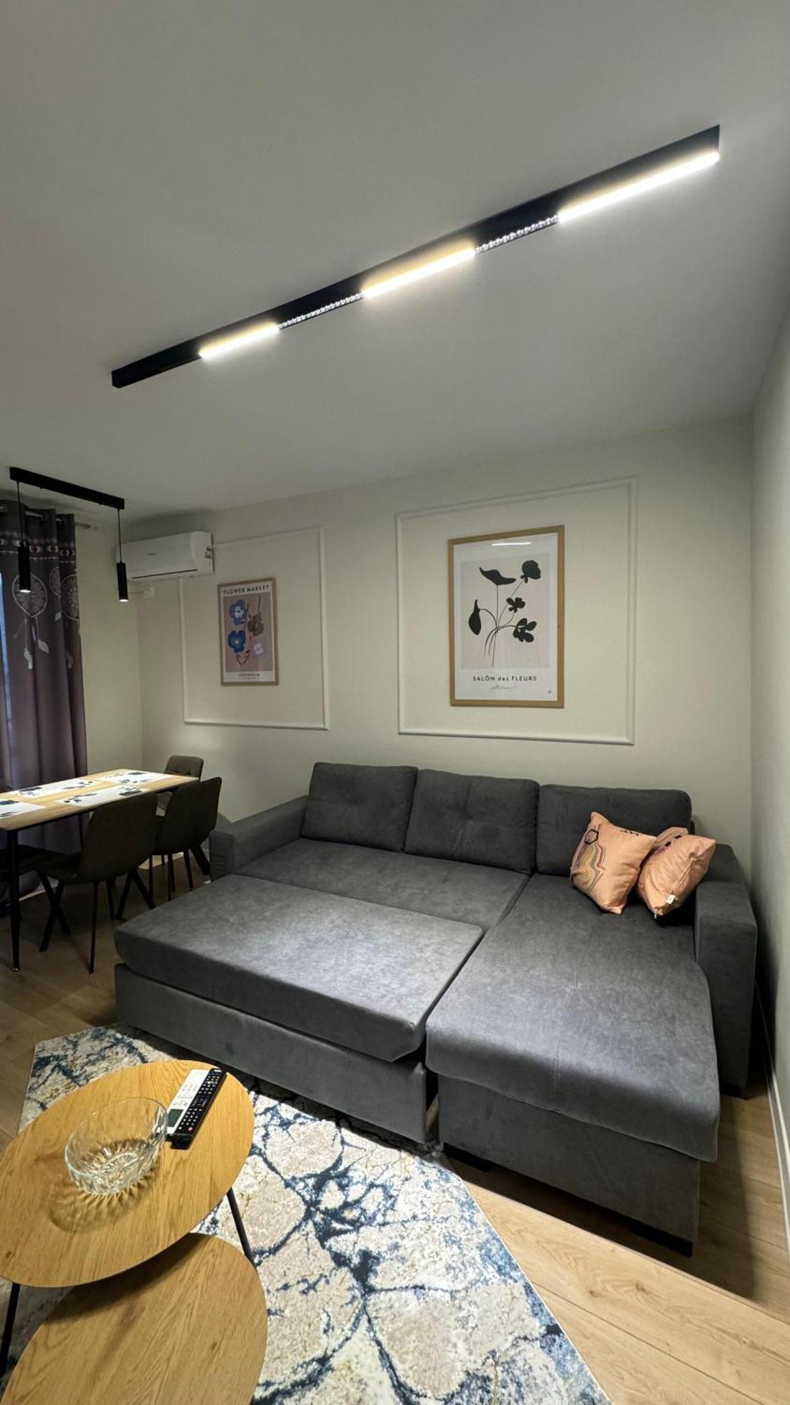 Charming Comfort Apartment Tirana Bagian luar foto