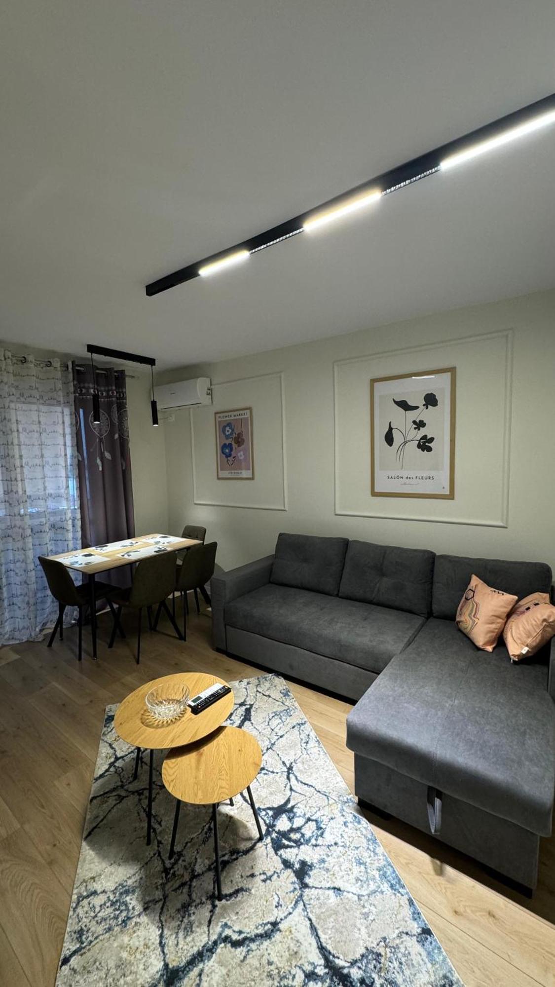 Charming Comfort Apartment Tirana Bagian luar foto