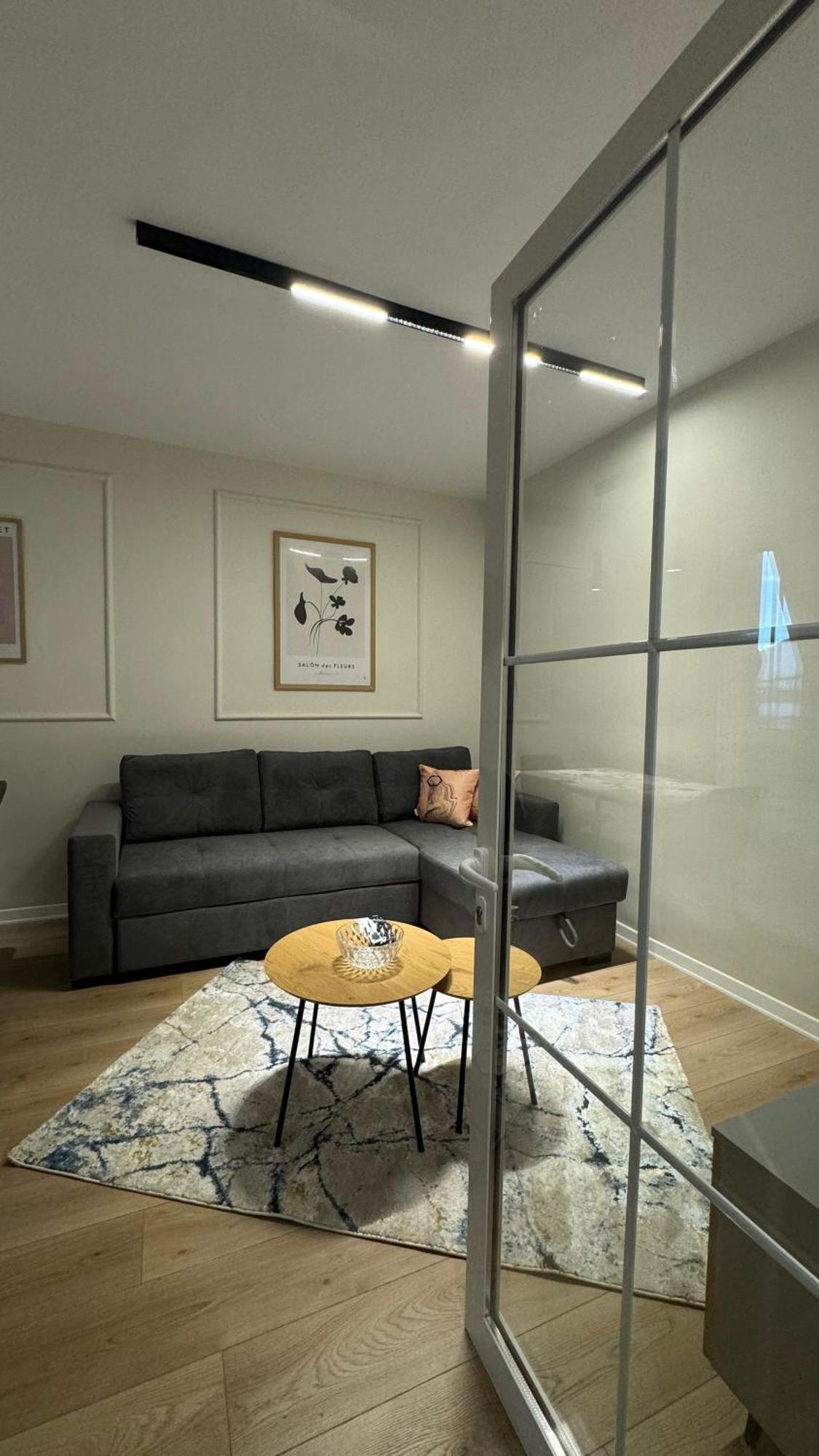 Charming Comfort Apartment Tirana Bagian luar foto