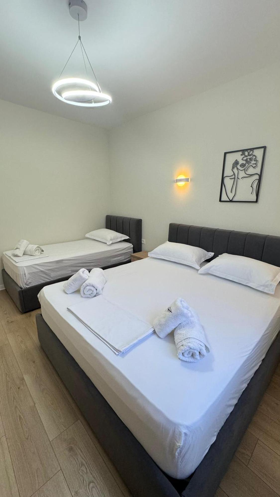 Charming Comfort Apartment Tirana Bagian luar foto