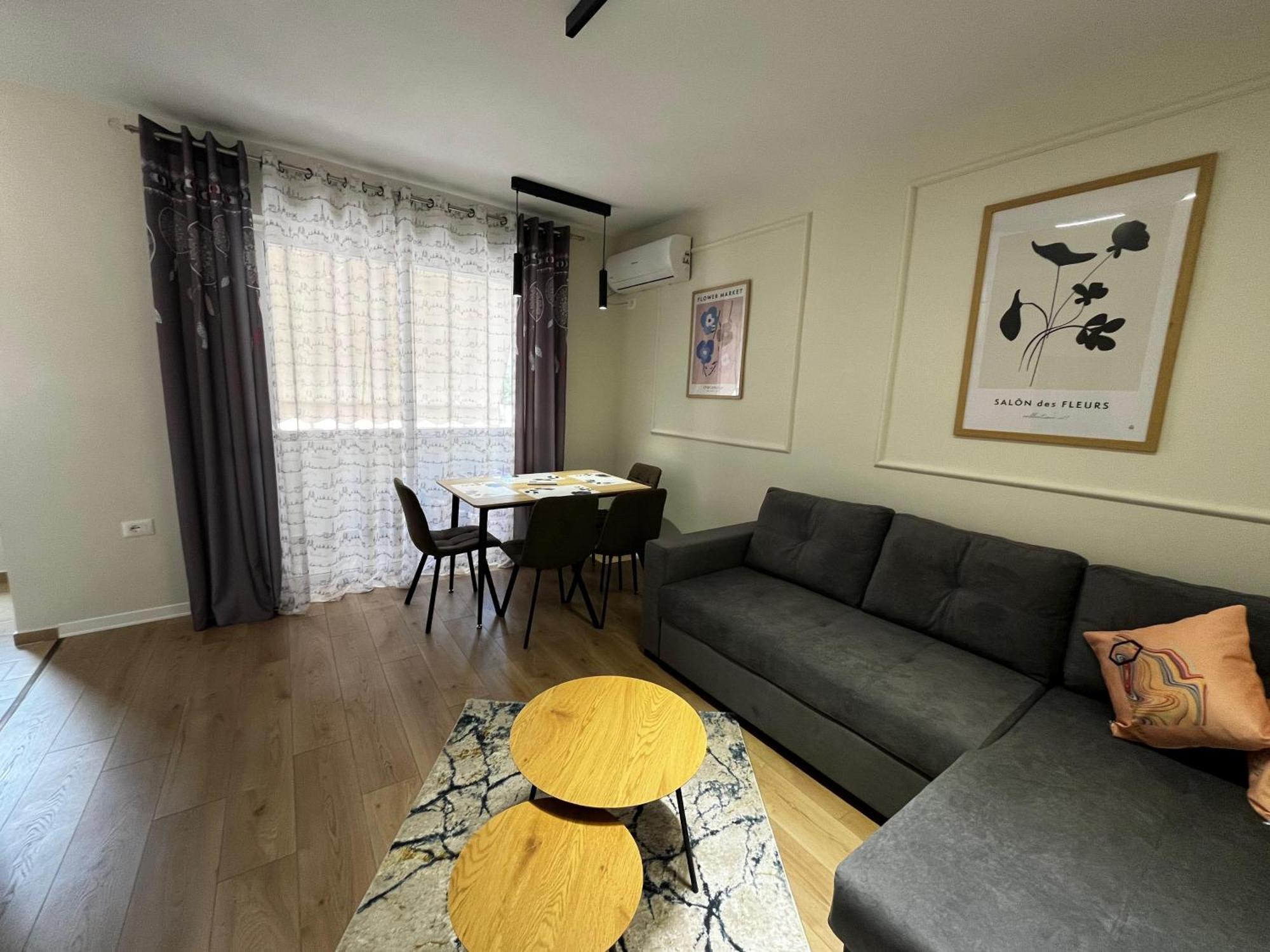 Charming Comfort Apartment Tirana Bagian luar foto