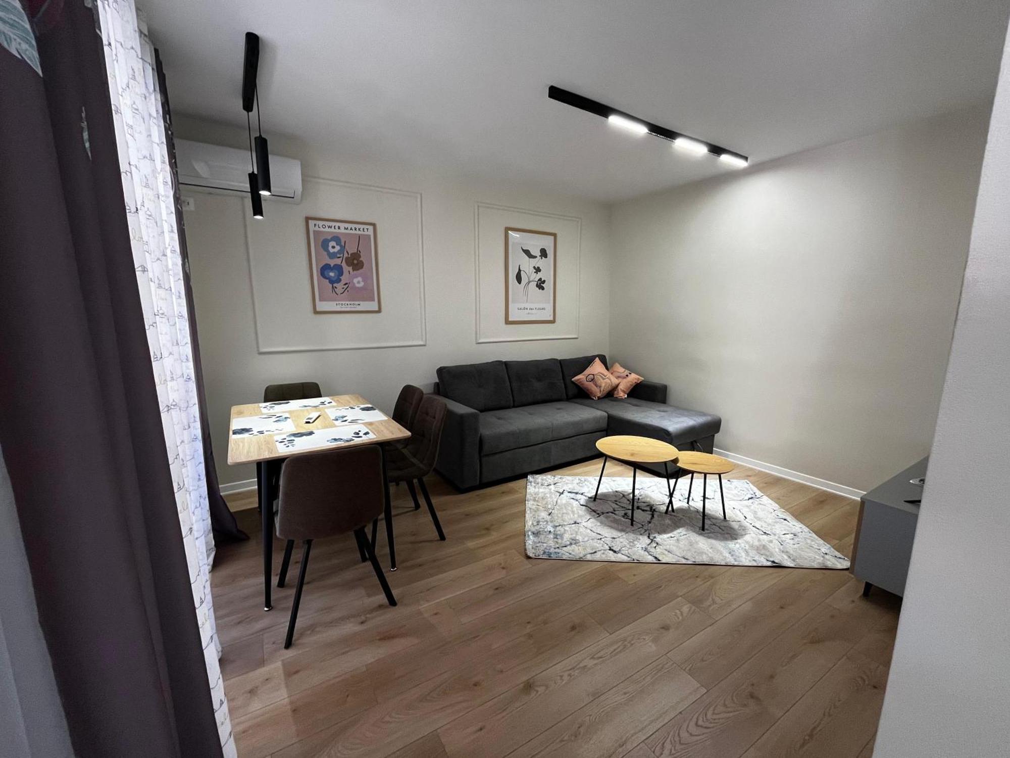 Charming Comfort Apartment Tirana Bagian luar foto