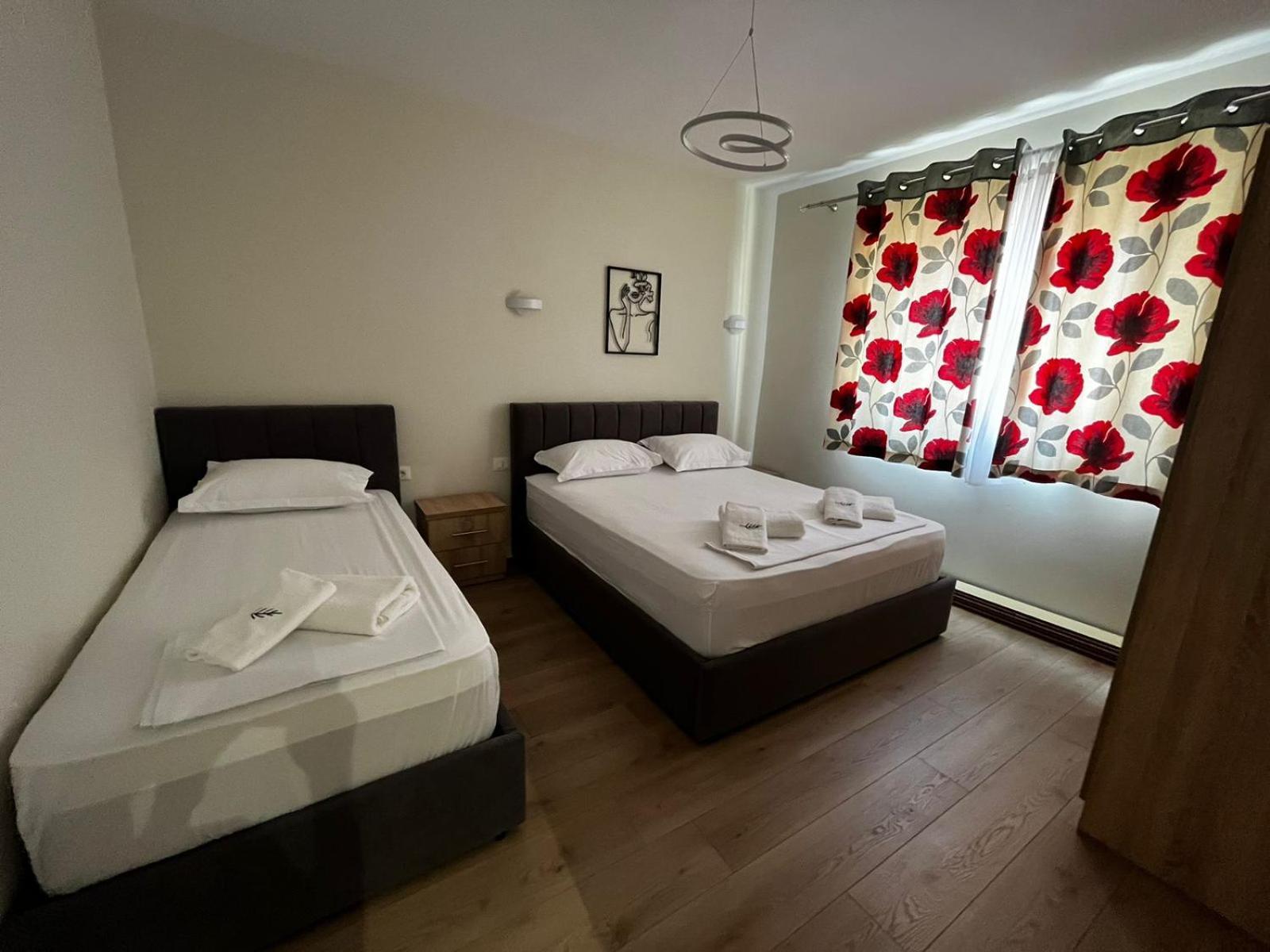 Charming Comfort Apartment Tirana Bagian luar foto