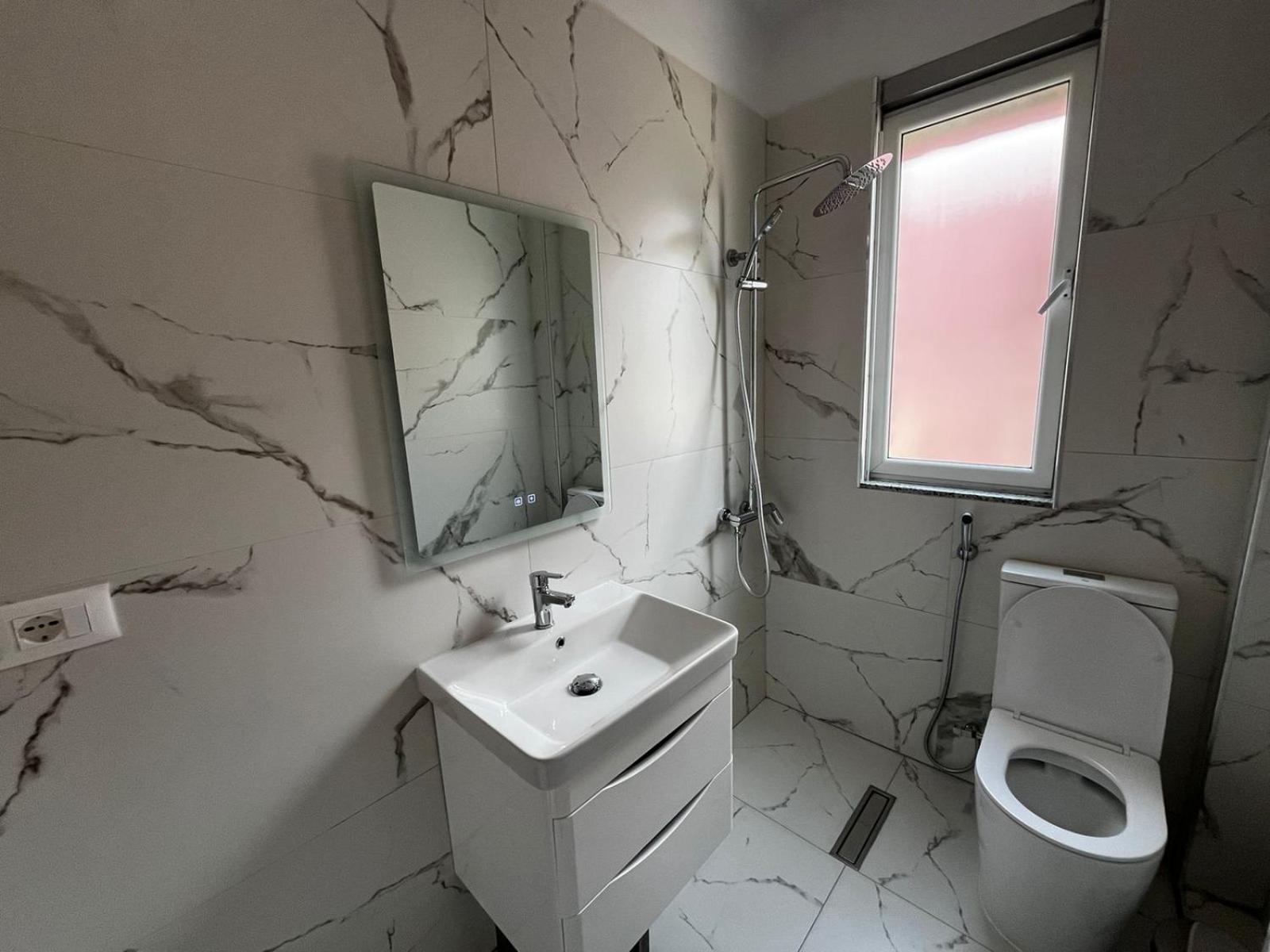 Charming Comfort Apartment Tirana Bagian luar foto